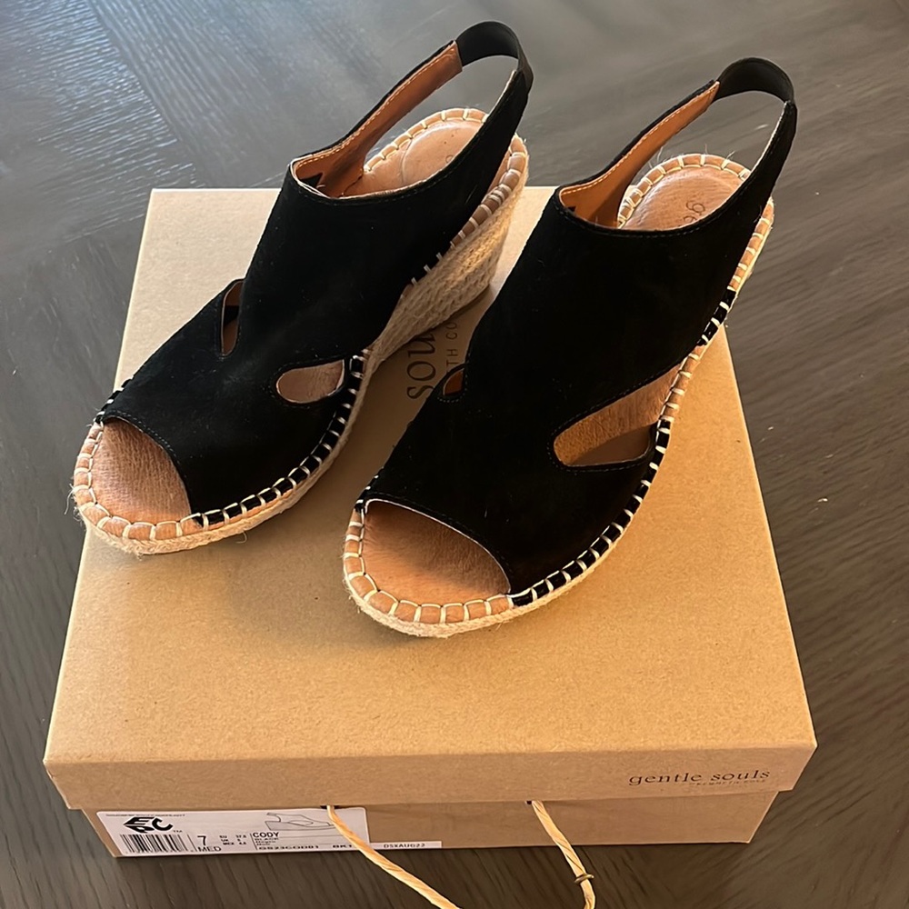 Kenneth Cole Espadrille sandal!